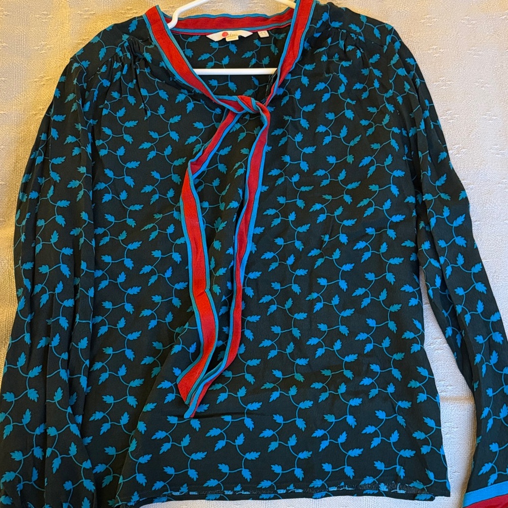 Chic Green, Red and Blue Patterned Women's Tie-neck Top